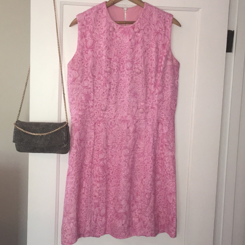 Vintage dress with buttons and gorgeous pattering.